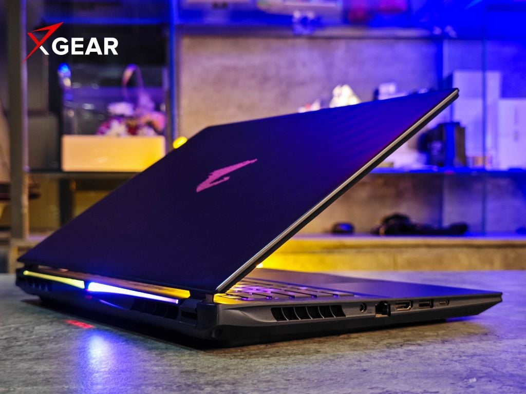 laptop Gaming Gigabyte Aorus Master 16 thiết kế hiện đại thanh lịch