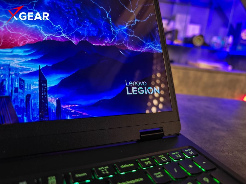 Pin 80Wh và thời lượng sử dụng 2.5 - 3.5 tiếng