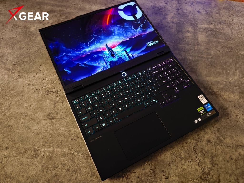 Laptop Gaming LENOVO Legion 5 15IRX10 bàn phím RGB với hành trình phím 1.5mm thao tác mượt mà