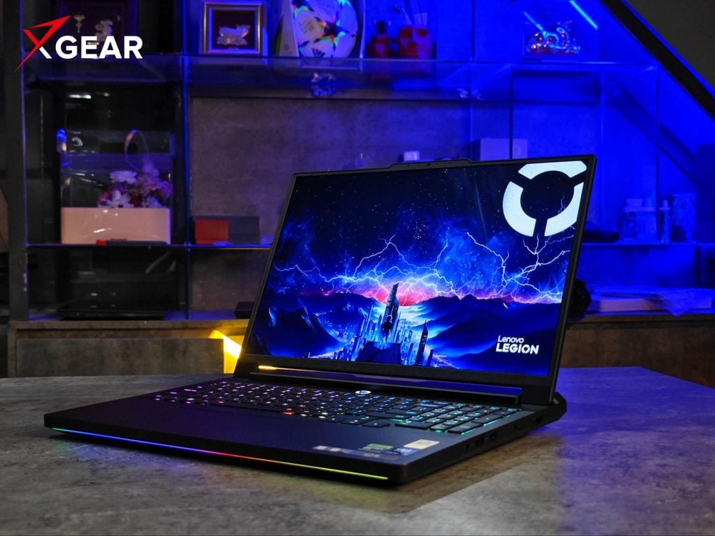 ai nên mua laptop Gaming Lenovo Legion Pro 7 16IAX10H 83F5008WVN