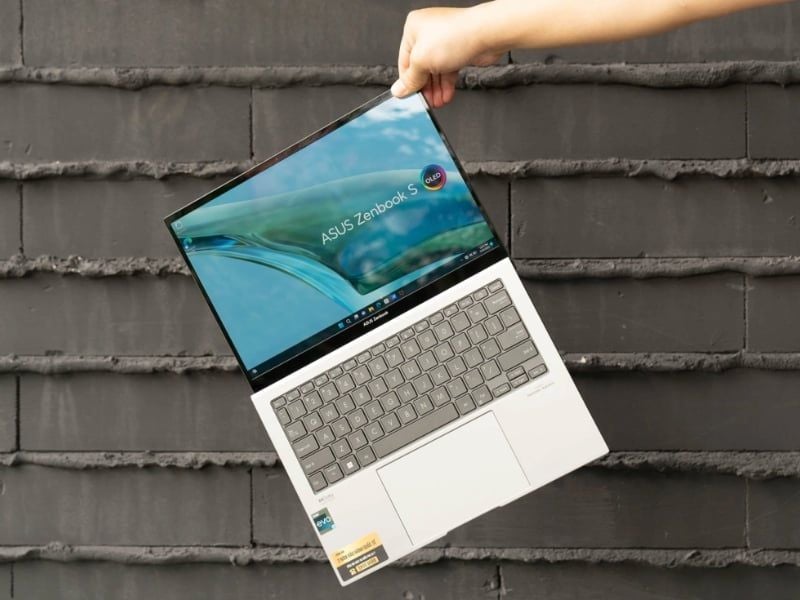 laptop mỏng nhẹ lý tưởng cho sinh viên thích di chuyển