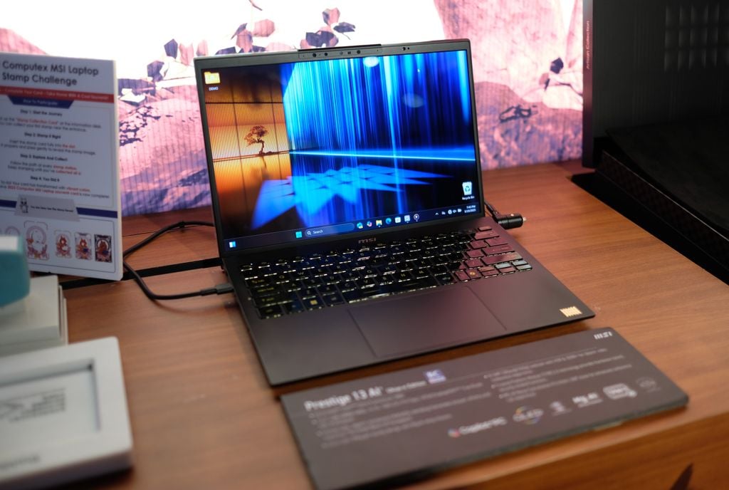 Phiên bản MSI Prestige 13 AI+ Ukiyoe Edition đa dạng cổng kết nối