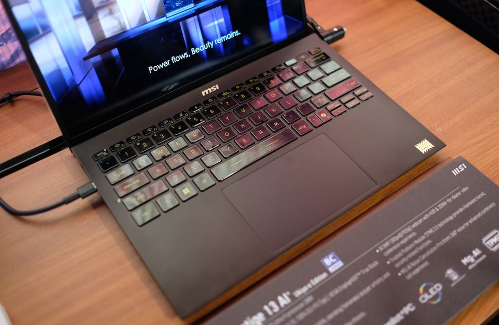 Phiên bản MSI Prestige 13 AI+ Ukiyoe Edition có pin 75 Wh
