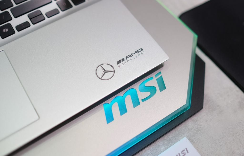 Laptop MSI Prestige 16 AI+ Mercedes AMG B2VMG 088VN tản nhiệt bằng công nghệ Cooler Boost 5