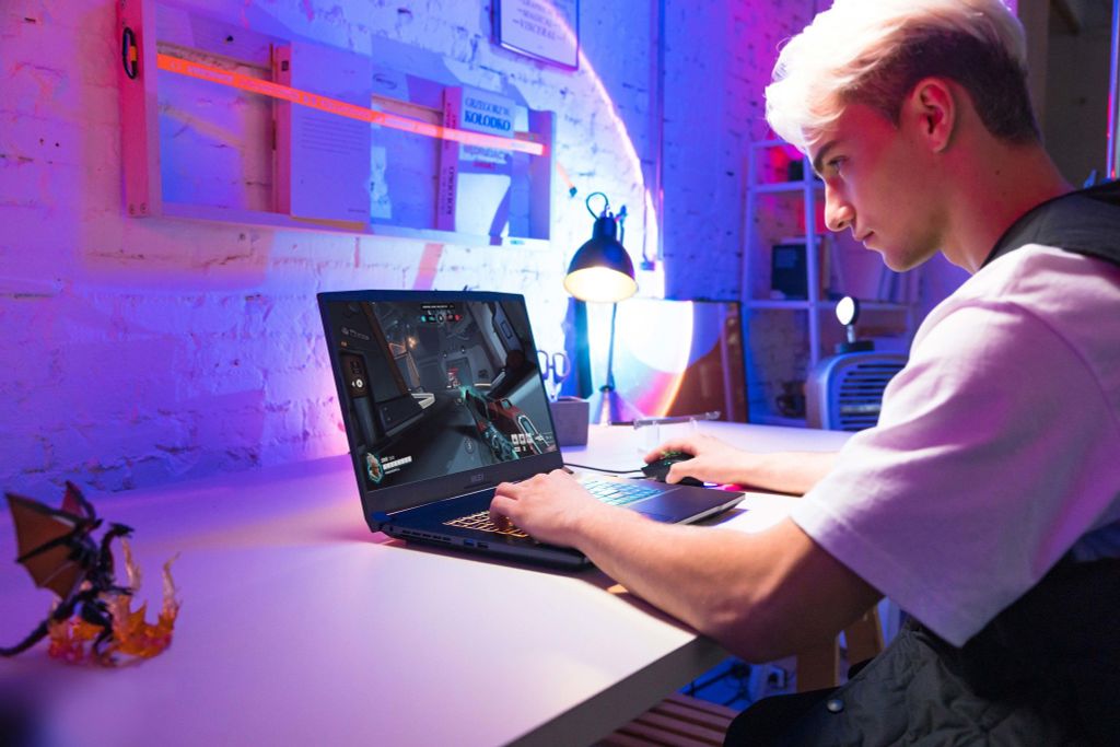 MSI Katana 15 B13UDXK 2270VN thời lượng pin 3 -4 tiếng