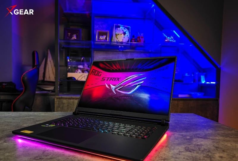 Laptop Gaming Asus ROG Strix Scar 18 G834JZR-R6160 dùng để chơi game