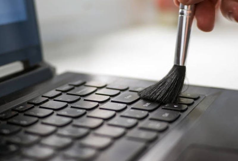vệ sinh laptop định kỳ
