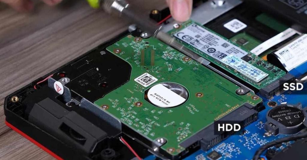 tìm vị trí ssd trong laptop