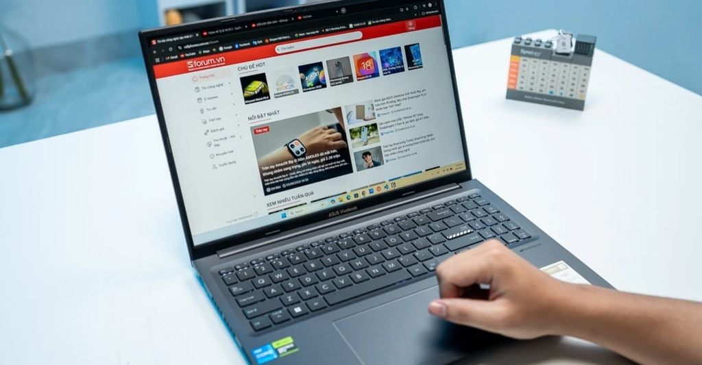 Laptop ASUS Vivobook 16X K3605VC-RP431W rất phù hợp với sinh viên thiết kế thời trang