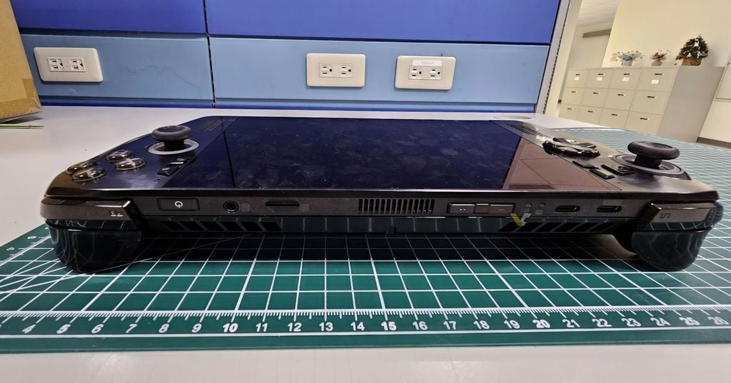 ROG Ally 2 lộ diện