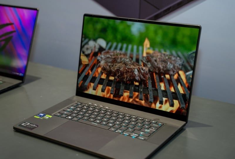 Nên chọn ROG Zephyrus G14 và G16 để chơi game