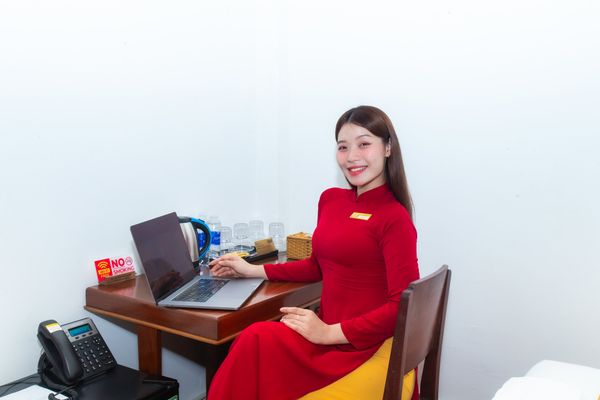 Lễ Tân phục vụ chuyên nghiệp