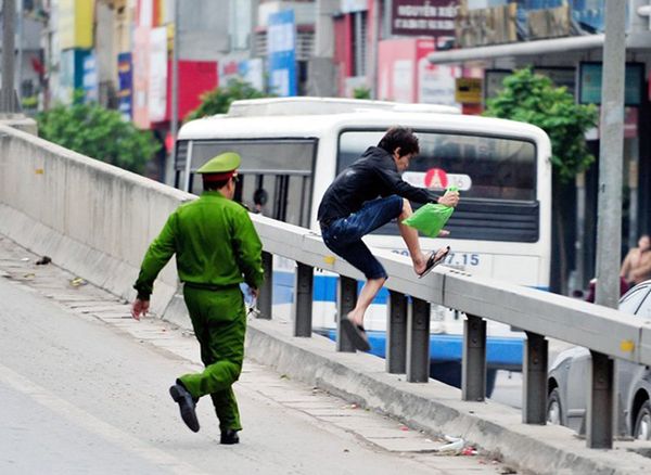 TOP 10 TÌNH HUỐNG GIAO THÔNG NGUY HIỂM VÀ CÁCH XỬ LÝ AN TOÀN