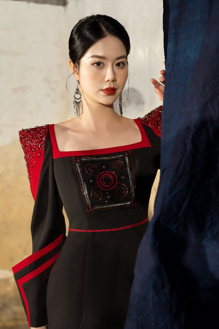 Đầm thủ công đính kết nét đẹp văn hóa dân tộc