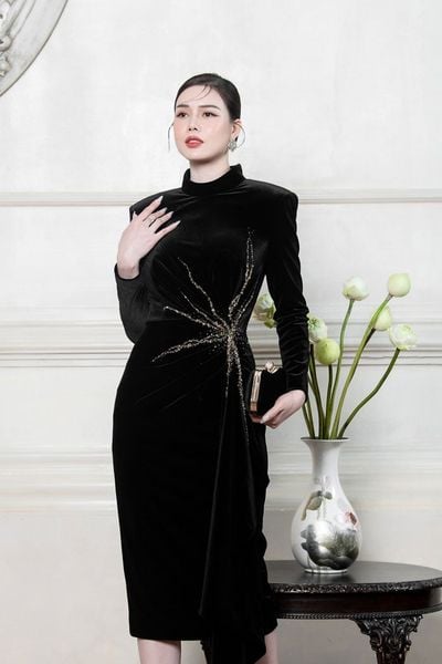 21+ Mẫu váy nhung tăm đẹp hàng hiệu cao cấp, sang trọng