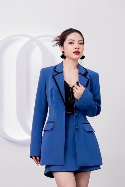 10+ Cách phối đồ với vest xanh nữ trẻ trung không bị già
