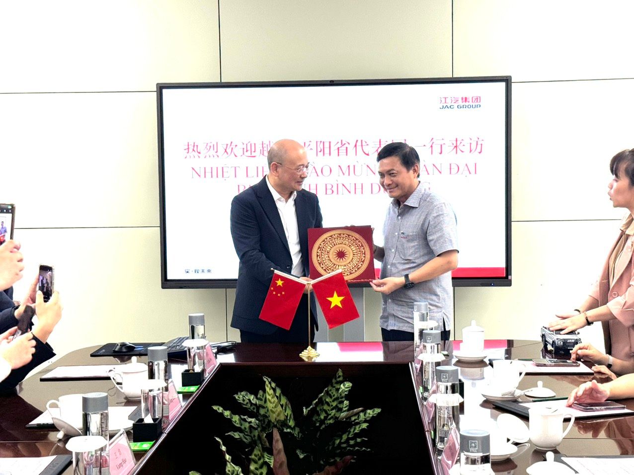 ĐOÀN ĐẠI BIỂU HĐNN TỈNH BÌNH DƯƠNG CÓ BUỔI THĂM VÀ LÀM VIỆC VỚI TẬP ĐOÀN JAC