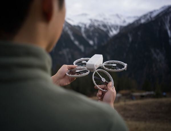 DJI Flip được trang bị 4 cánh trước và 4 cánh sau