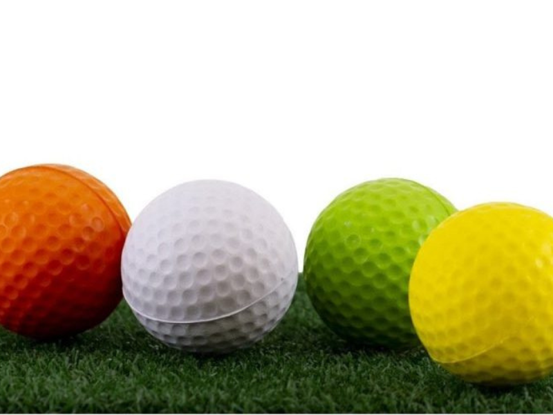 tai-sao-golfer-nen-su-dung-bong-xop-tap-golf