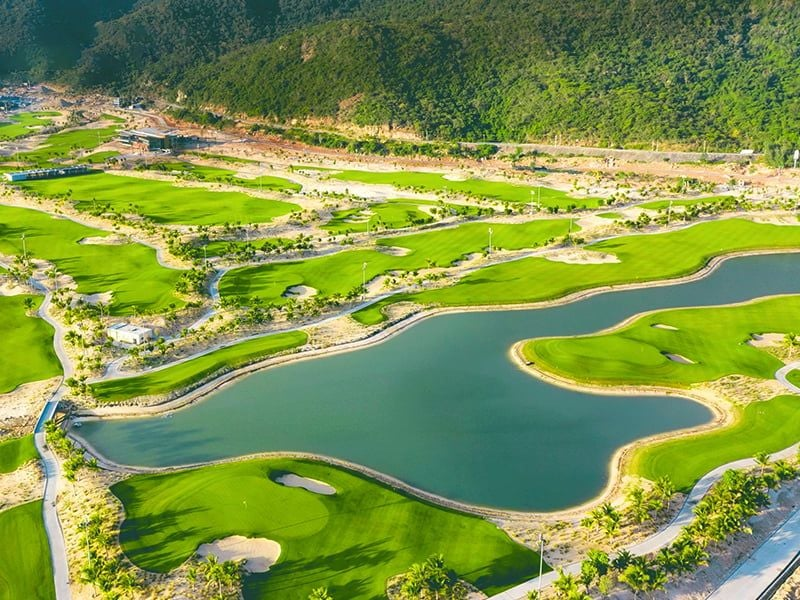 danh-gia-san-golf-anara-binh-tien