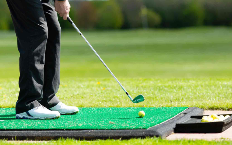 4-loi-ich-vuot-troi-cua-viec-trang-bi-tham-tap-golf-tai-nha