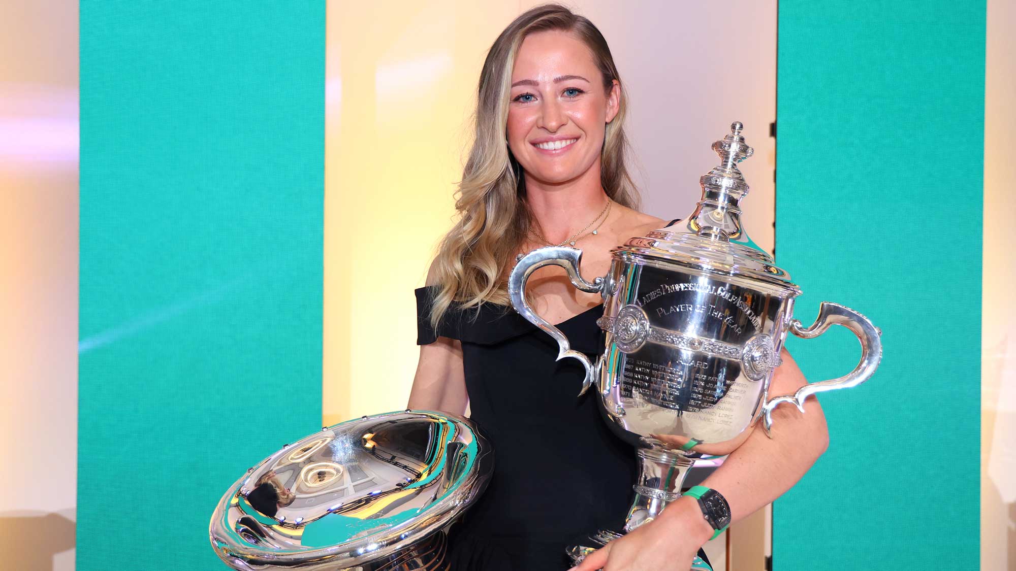 nelly-korda-lap-cu-dup-fanh-hieu-tai-lgpa-awards