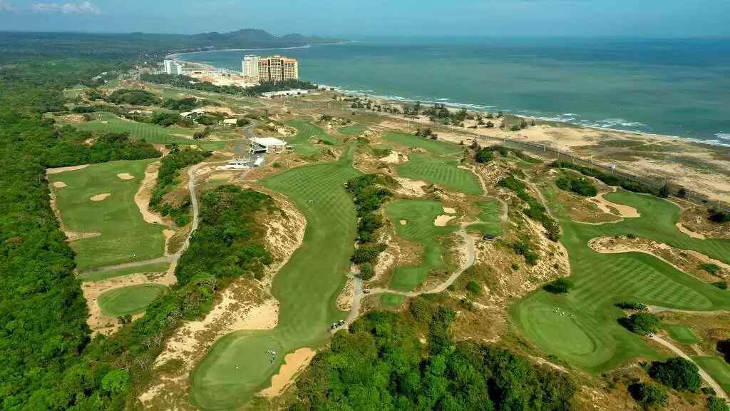 Toàn cảnh sân golf Hồ Tràm