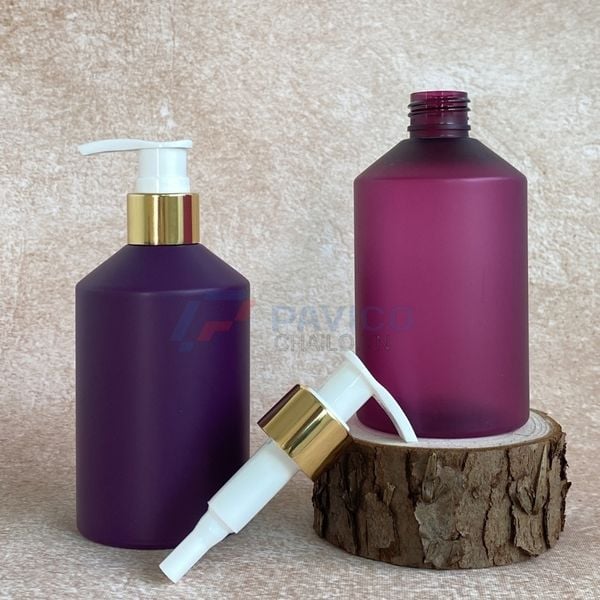 Chai nhựa Pet 500ml 750ml đựng sữa tắm màu tím mờ nắp vòi nhấn mạ vàng