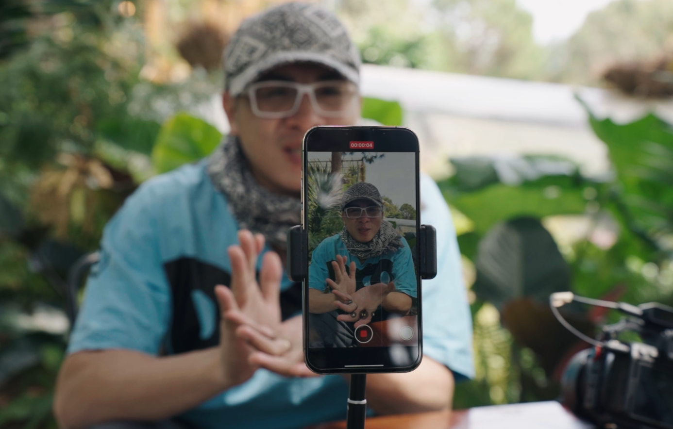 4 Bí Quyết Để Rèn Luyện Tự Tin Nói Chuyện Trước Ống Kính