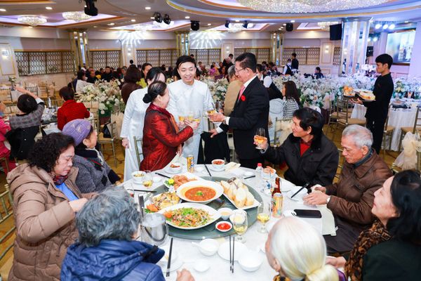 tổ chức tiệc cưới tại nhà hàng sang trọng
