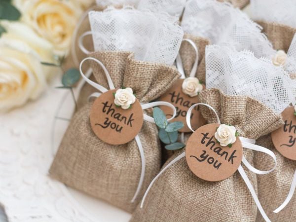 Gợi ý quà cảm ơn khách mời đến dự đám cưới