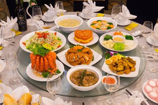 các món ăn sang trọng trong tiệc cưới nhỏ