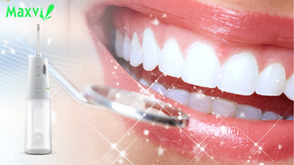 Người đang bọc răng sứ dùng máy tăm nước có sợ hỏng răng sứ?