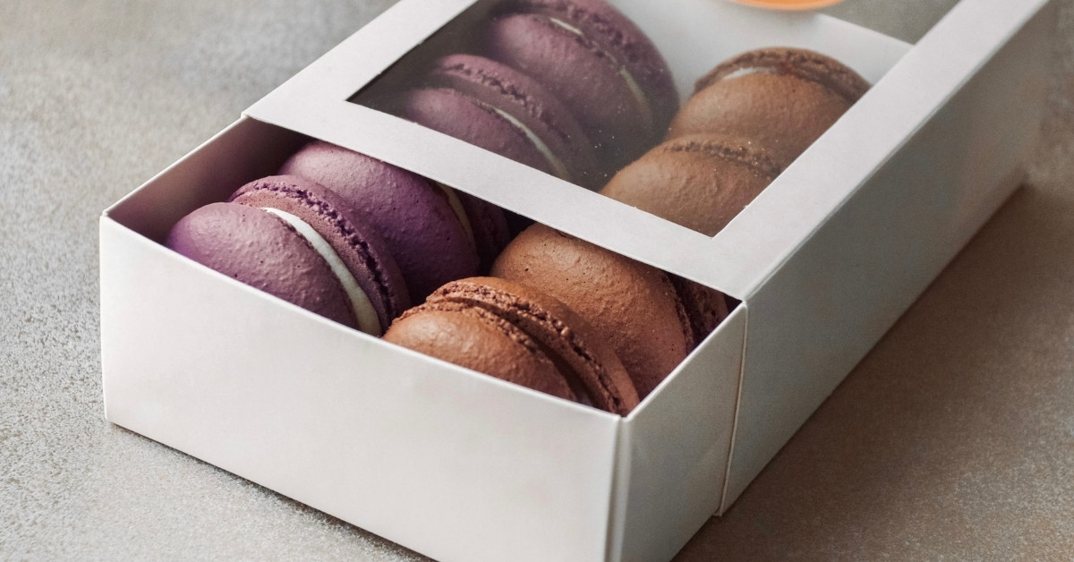 Hộp đựng bánh macaron giúp tăng tính thẩm mỹ cho sản phẩm