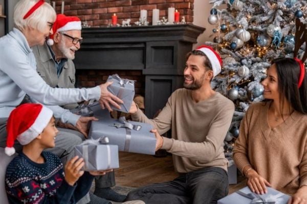 Gợi ý top 10 món quà tặng Noel ý nghĩa, độc đáo nhất dành cho ba mẹ