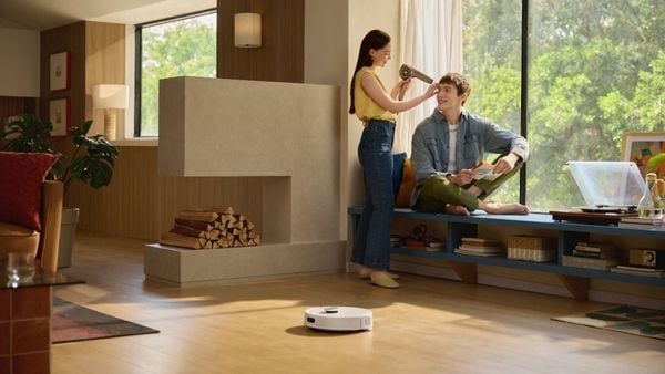 Nhà mặt đường, bụi mịn bám đầy: Nên chọn mua robot hút bụi nào 