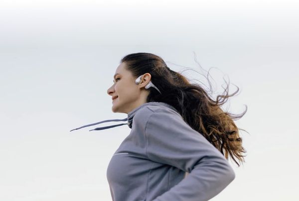 Tai nghe dẫn truyền xương hoạt động thế nào, có tốt không?