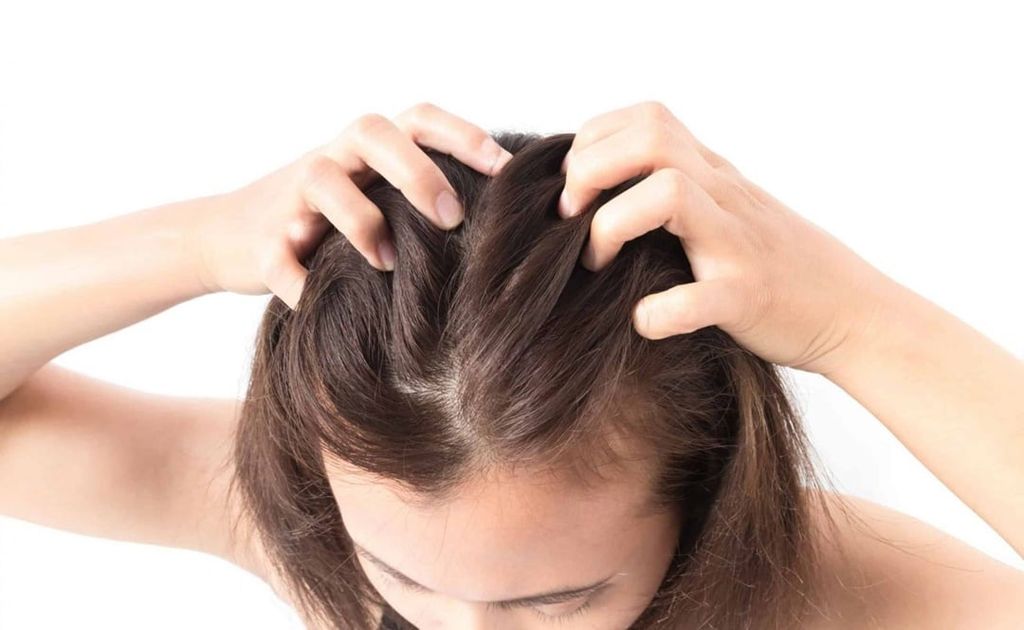 Bạn có thể đến spa để massage da đầu