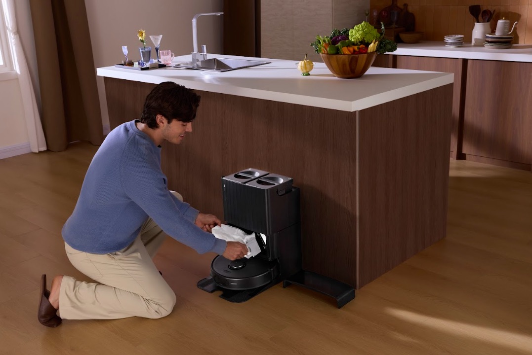 Vệ sinh robot hút bụi định kỳ