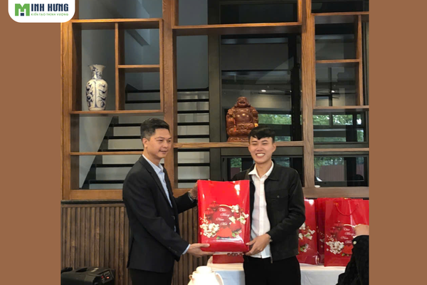 tat-nien-ron-rang-han-hoan-don-tet-cung-cong-ty-tnhh-tm-dv-minh-hung