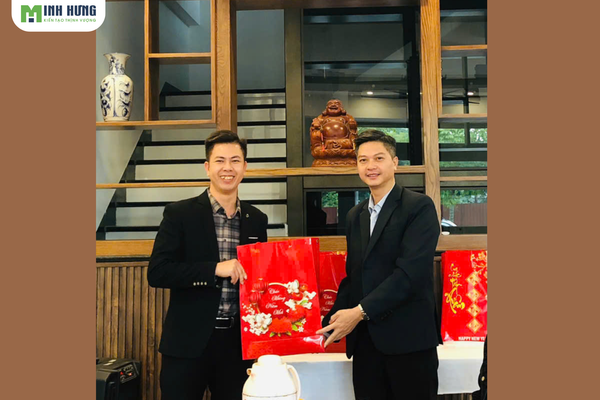 tat-nien-ron-rang-han-hoan-don-tet-cung-cong-ty-tnhh-tm-dv-minh-hung