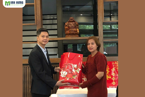 tat-nien-ron-rang-han-hoan-don-tet-cung-cong-ty-tnhh-tm-dv-minh-hung