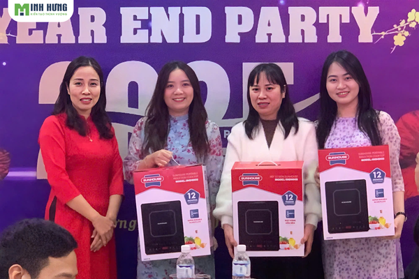 tat-nien-ron-rang-han-hoan-don-tet-cung-cong-ty-tnhh-tm-dv-minh-hung