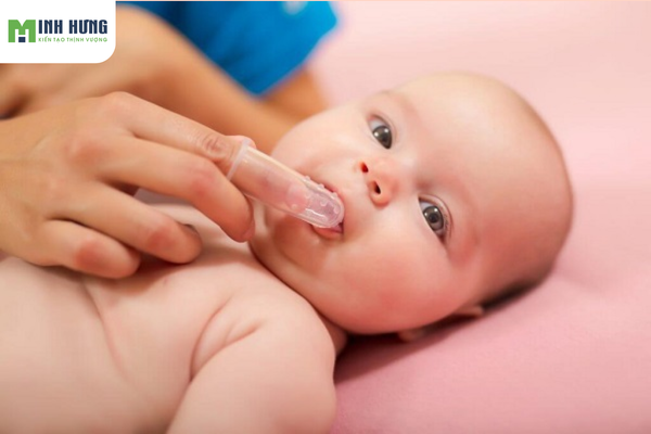 mach-ban-cach-cham-soc-rang-mieng-cho-tre-dung-cach