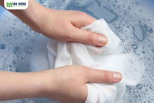 top5-meo-giu-mau-giu-phom-ao-polo-ben-dep