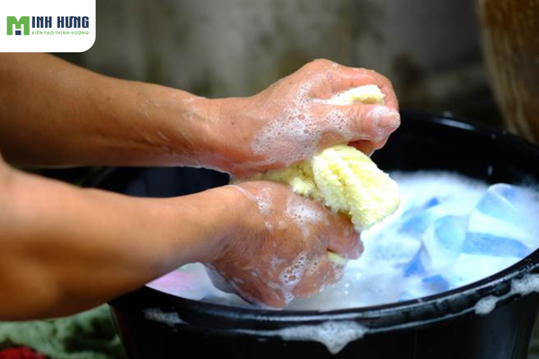 ap-dung-nhung-meo-nay-khan-mat-co-mui-hoi-va-nhon-nhot-sach-ngay-tuc-khac