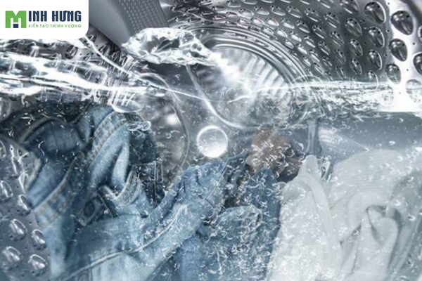 top5-sai-lam-khi-giat-quan-jeans-can-tranh-keo-nhanh-hong-rach