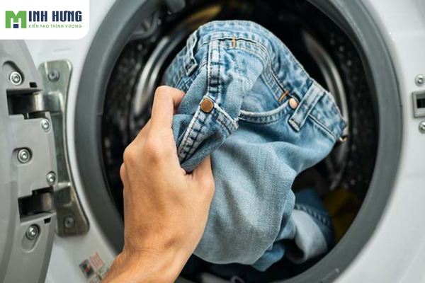 top5-sai-lam-khi-giat-quan-jeans-can-tranh-keo-nhanh-hong-rach