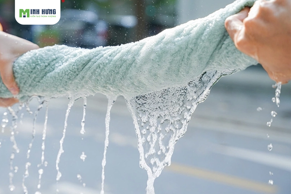 luu-ngay-top6-cach-giat-khan-tam-dung-cach-nhanh-chong-cho-moi-nha