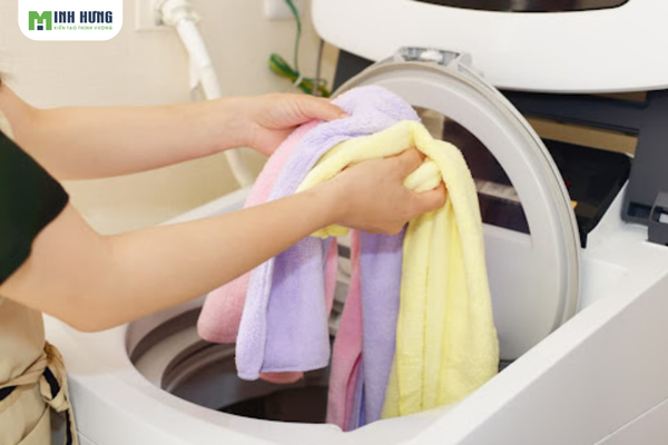 luu-ngay-top6-cach-giat-khan-tam-dung-cach-nhanh-chong-cho-moi-nha